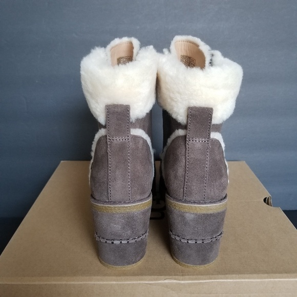 UGG Esterly Boot. - Picture 4 of 7